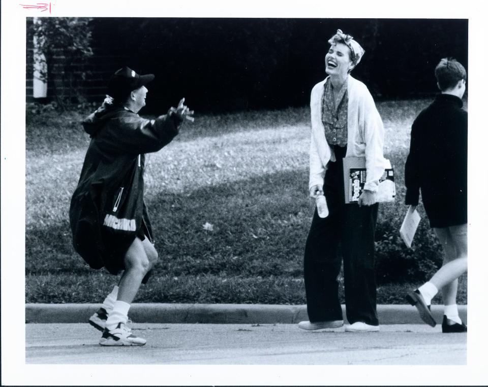 Director Penny Marshall did a little dance in the middle of 6th Street in Henderson, Ky. as she and actress Geena Davis, right, left the movie scene that was being filmed for the movie "A League of Their Own."