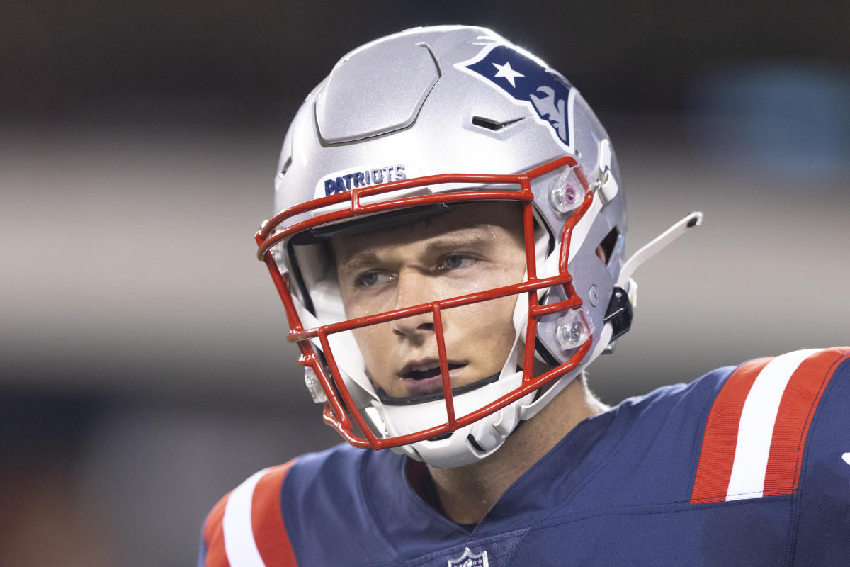 Why Brian Hoyer is so important as the 'big brother' to Mac Jones in  Patriots QB room - The Athletic