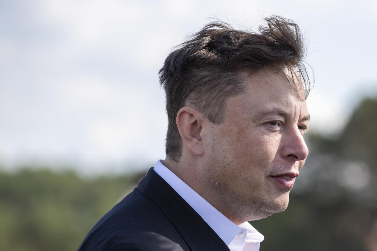 FUERSTENWALDE, GERMANY - SEPTEMBER 03: Tesla head Elon Musk arrives to have a look at the construction site of the new Tesla Gigafactory near Berlin on September 03, 2020 near Gruenheide, Germany. Musk is currently in Germany where he met with vaccine maker CureVac on Tuesday, with which Tesla has a cooperation to build devices for producing RNA vaccines, as well as German Economy Minister Peter Altmaier yesterday. (Photo by Maja Hitij/Getty Images)