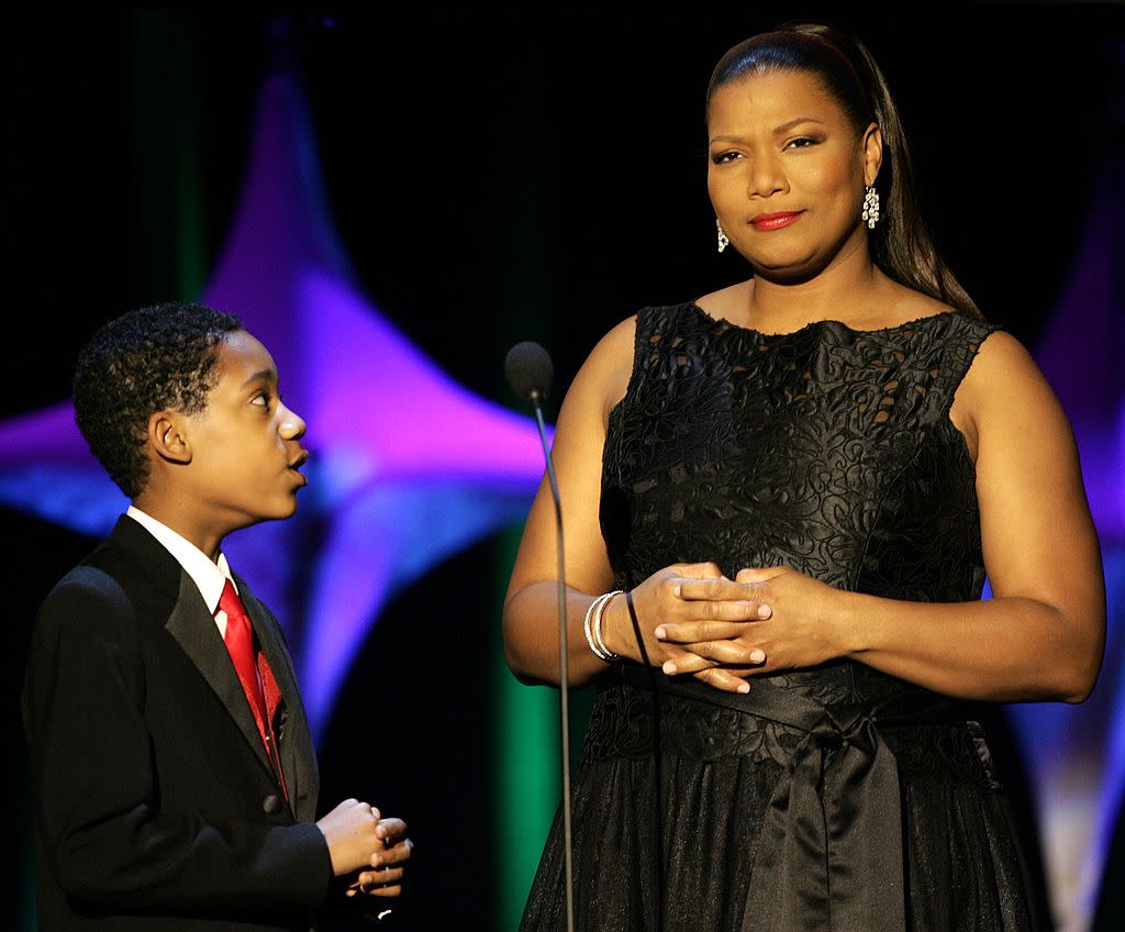 Tyler James Williams and Queen Latifah present an award at the 2006 Producers Guild of America Awards in January 2006. (Photo: Vince Bucci/Getty Images)