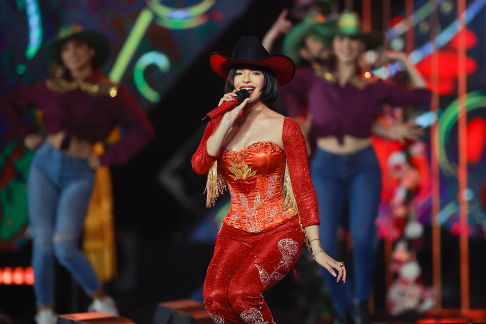  Angela Aguilar durante 'EstrellaTV's Premios de la Radio' en Expo Santa Fe México. (Photo by Manuel Velasquez/Getty Images for Estrella Media)