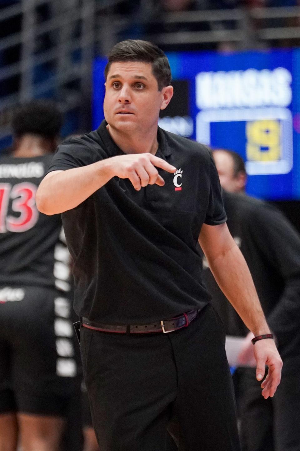 Cincinnati Bearcats head coach Wes Miller