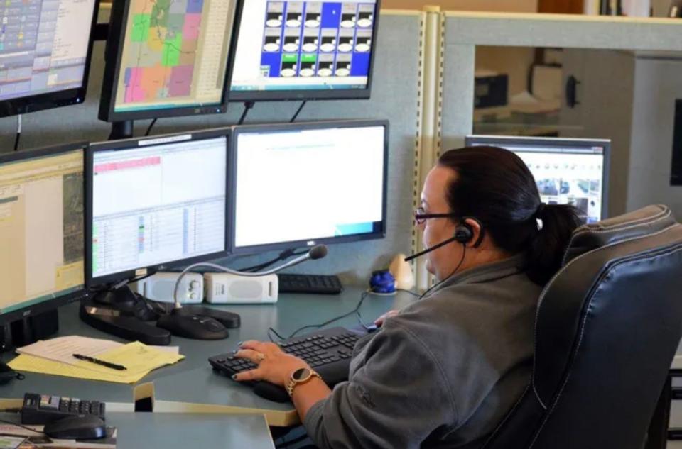 A 911 dispatcher speaks with a caller in 2019.