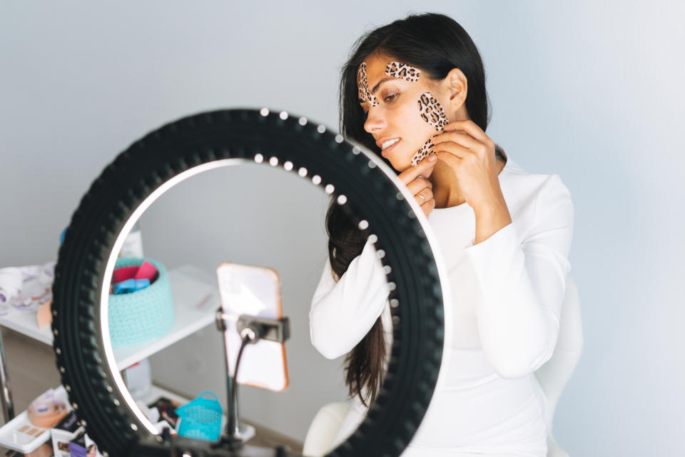 Woman rocking the 'morning booth' beauty trend. (Getty Images)