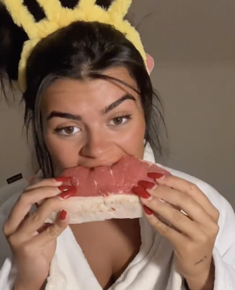 India Castley eats raw meat in videos she shares online, and claims the diet has cured her acne. See SWNS story SWSMcarnivore. A woman claims she has cured her acne, lost 35 stone and feels better than ever after swapping her five-a-day fruit for a diet based on RAW steaks and offal. India Castley stopped eating vegetables completely in mid-2022 and has been eating raw meat for around a year. She claims the diet has helped her lose weight - from 15 stone to 10 stone - and even eased her depression and stomach problems.