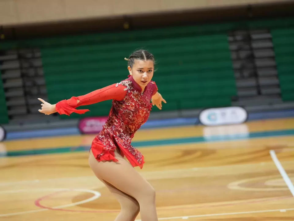 以童星出生的「美少女」吳若瑄首次角逐成人組。中華民國滑輪溜冰協會提供