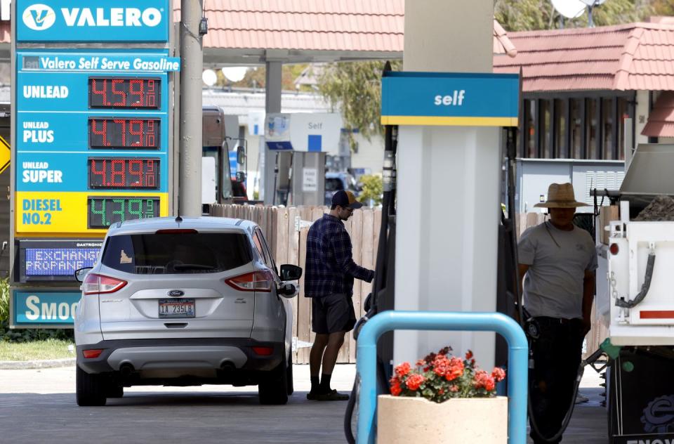 gas prices in bay area soar to nearly $6 a gallon