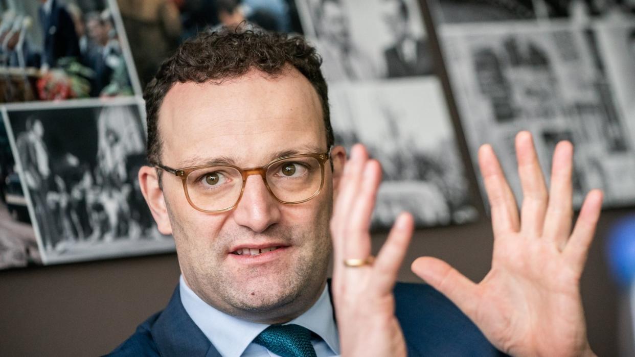 Jens Spahn (CDU), Bundesgesundheitsminister, aufgenommen während eines Interviews mit der dpa Deutsche Presse-Agentur GmbH.