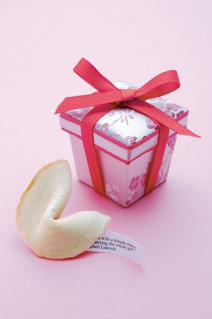 <p>Spread your good fortune by giving your guests a fortune cookie in a uber cute box. <i>[Photo: Nato Welton]</i></p>