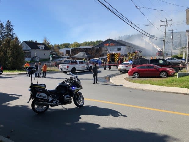 Seven people were taken to hospital following an industrial accident at a wood-manufacturing site in Beauceville, Que. (Raymond Routhier/Radio-Canada - image credit)