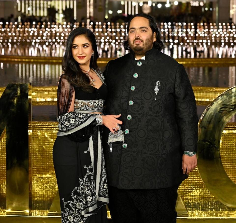 Anant Ambani mit seiner Verlobten Radhika Merchant. - Copyright: Getty Images / Hindustan Times / Kontributor