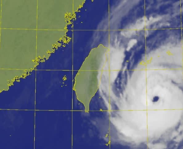 梅花颱風眼清晰可見。（圖／翻攝自中央氣象局）