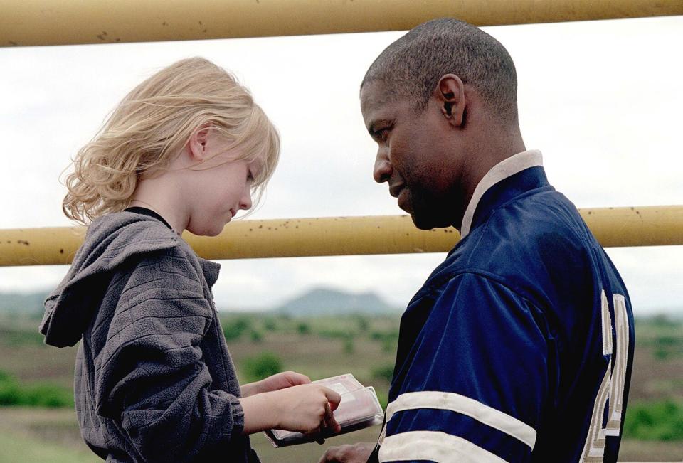 Editorial use only. No book cover usage. Mandatory Credit: Photo by Moviestore/Shutterstock (1573543a) Man On Fire, Dakota Fanning, Denzel Washington Film and Television