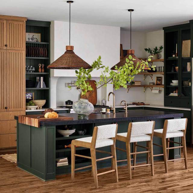 Dark green and warm wooden kitchen