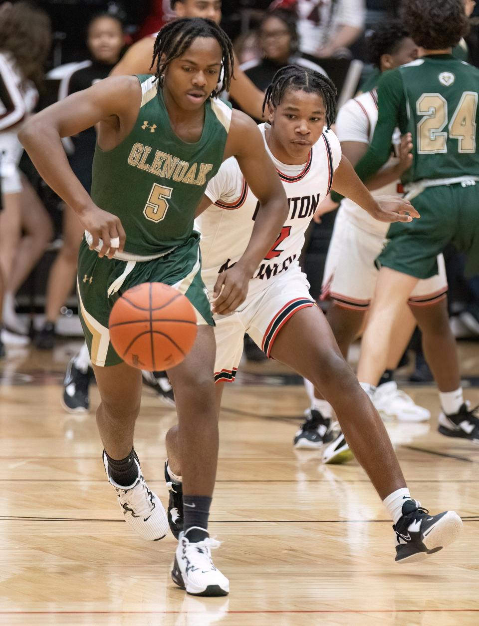 GlenOak’s Katour Ashcraft runs down a loose ball in front of McKinley’s Dante McClellan on Friday, Dec. 9, 2022.