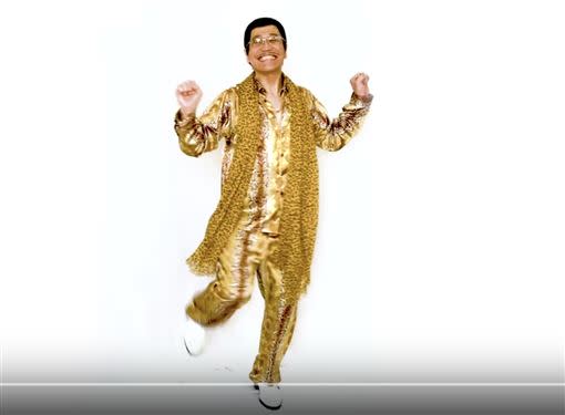 PIKO太郎把經典的「PPAP」改成洗手歌。（圖／翻攝自Youtube）