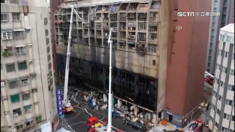 有40多年歷史的城中城大樓，在警消搶救超過10小時後，仍不幸有46人死亡、43人受傷。（圖／資料畫面）