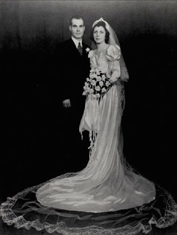 Ni la muerte los separó. Ambos fueron enterrados tras un funeral conjunto realizado en el mismo altar de la misma iglesia donde se casaron, en 1941.