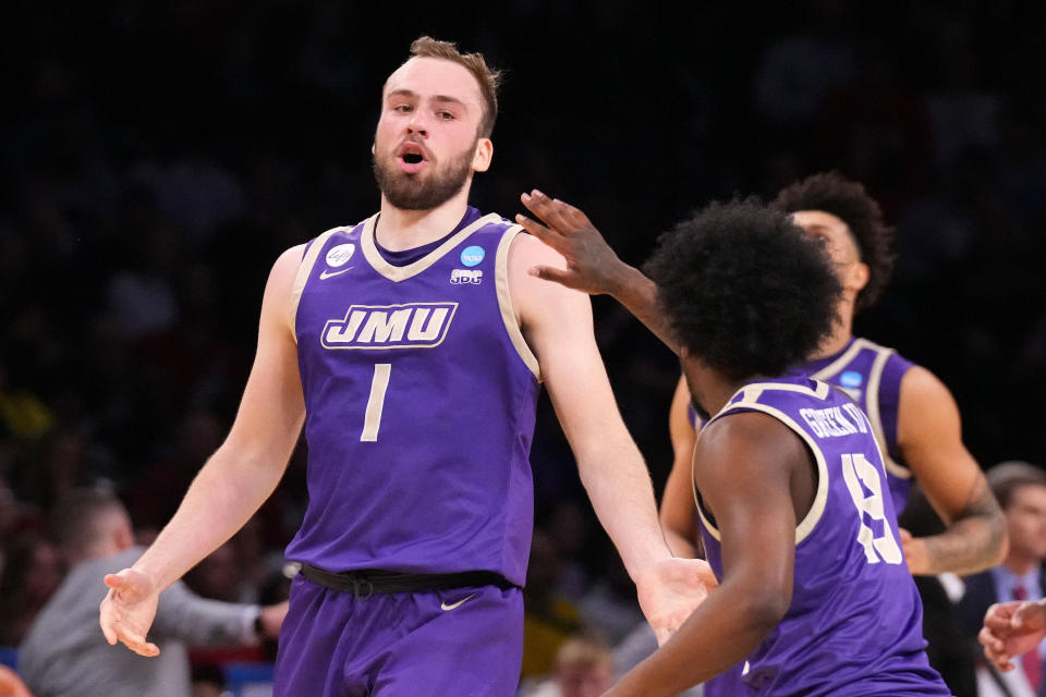 James Madison Guard Noah Friedel (1) reagiert gegen Wisconsin in der ersten Runde des NCAA-Turniers am Freitag in Brooklyn, New York. (Robert Deutsch-USA TODAY Sports)