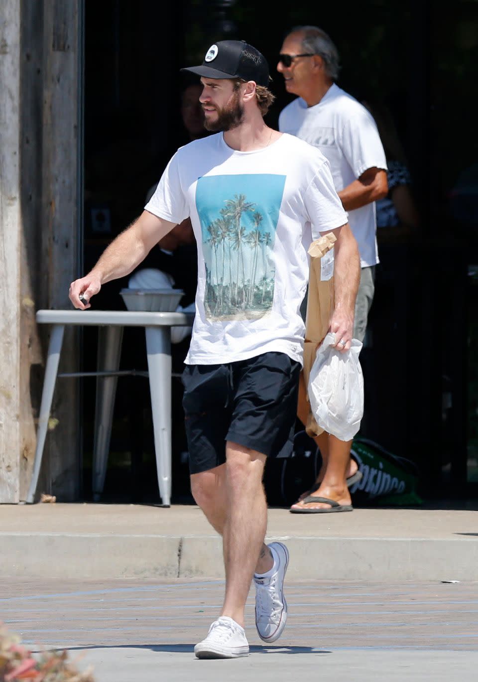 The actor looked rather relaxed in a cool printed T-shirt and board shorts. Source: Mega