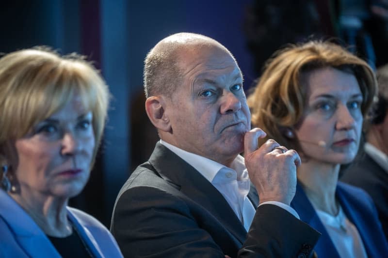 Germany's Chancellor Olaf Scholz, sits between Daniela Schwarzer, Chairman of the Bertelsmann Stiftung, and Liz Mohn, representative of Bertelsmann, at the Bertelsmann discussion event "How to strengthen our democracy". Michael Kappeler/dpa