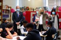 <p>Brigitte Macron et Jean-Michel Blanquer ont lu la dictée de l'association ELA à des élèves du collège Amédée Dunois de Boissy-Saint-Léger.</p>