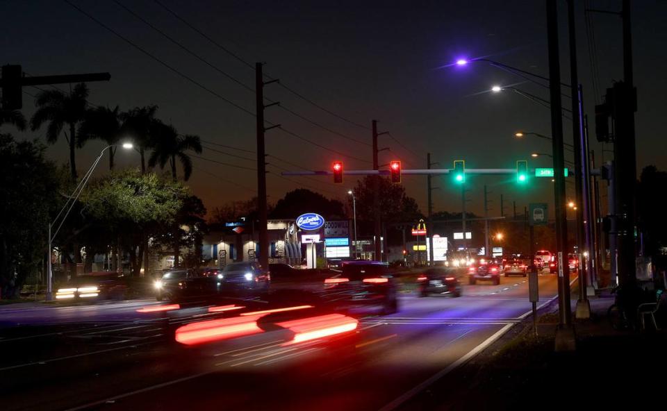 01/05/22—Various streetlights throughout Florida have begun to glow purple or blue. An FDOT spokesperson says they are defective and will be replaced in the coming months. See purple streetlight in right of image.