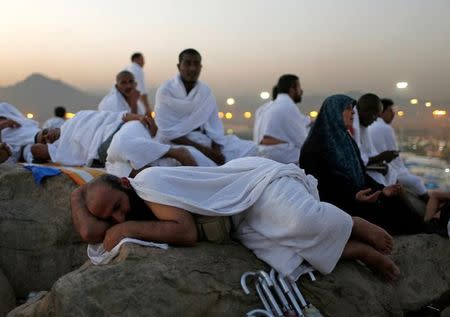 Muslim pilgrims gather on Mount Mercy on the plains of Arafat during the annual haj pilgrimage, outside the holy city of Mecca, Saudi Arabia September 11, 2016. REUTERS/Ahmed Jadallah