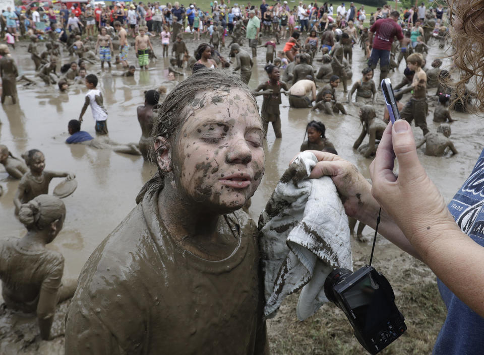 <p>Haylie Sapp, 10, has her face wiped during Mud Day at the Nankin Mills Park, July 11, 2017 in Westland, Mich. (Photo: Carlos Osorio/AP) </p>