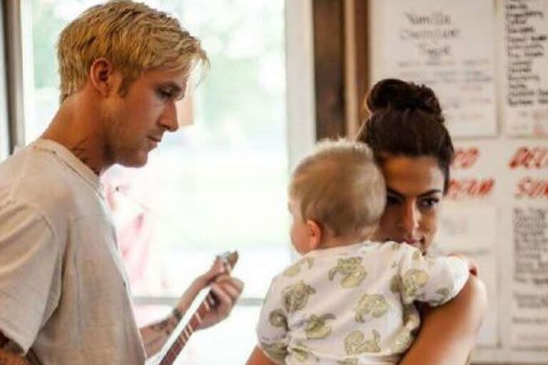 Eva Mendes y Ryan Gosling junto a Amanda, su hija más pequeña