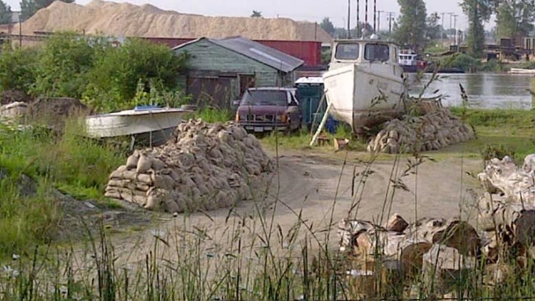 Barnston Island under evacuation alert