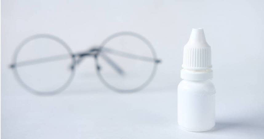 衛福部食藥署今（1日）公布回收「健喬維生素B12眼藥水」和「永豐生理食鹽水注射液」。（示意圖／Pixabay）