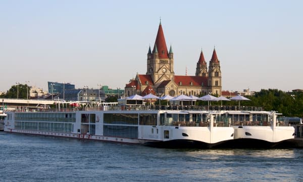 river cruise boats Vienna Austria