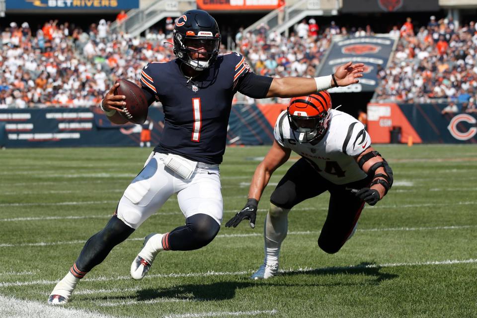 Chicago Bears quarterback Justin Fields (1) runs the ball against the Cincinnati Bengals during an NFL football game Sunday, Sept. 19, 2021, in Chicago.