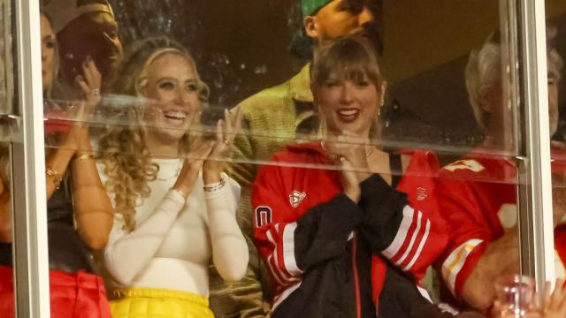 Taylor Swift Heads Back to Arrowhead Stadium for Boyfriend Travis Kelce's  Game Against the Chargers