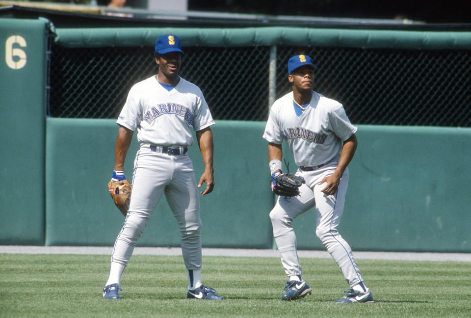 Ken Griffey Jr.（圖右）與爸爸Ken Griffey Sr.。 （Photo by Focus on Sport/Getty Images）