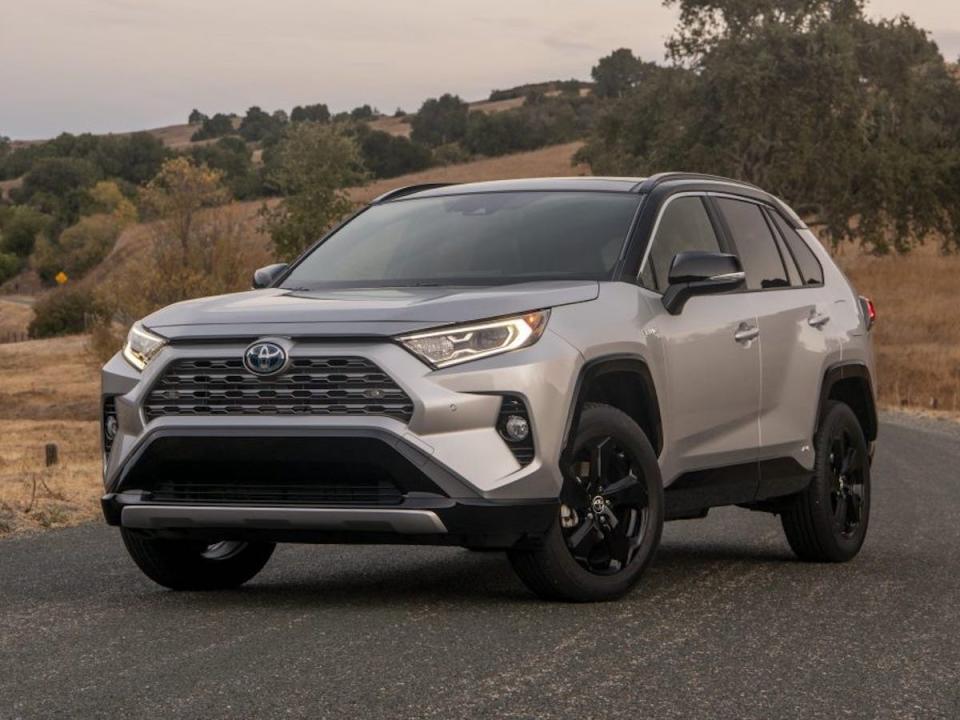 2020_Toyota_RAV4_XSE_HV_SilverSkyMetallic_01 1500x1001