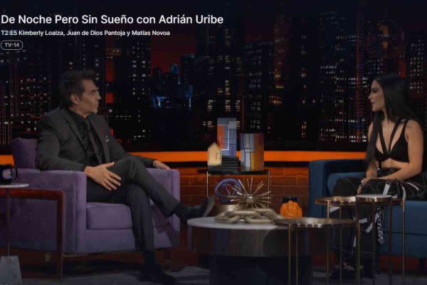 Captura de pantalla del programa de Adrián Uribe en ViX en el que participa Kimberly Loaiza