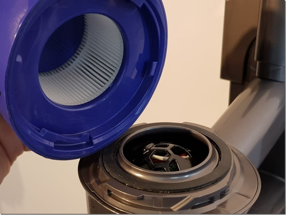 Dyson V8 carbon fibre 無線吸塵器進化登場 吸力增強更安靜
