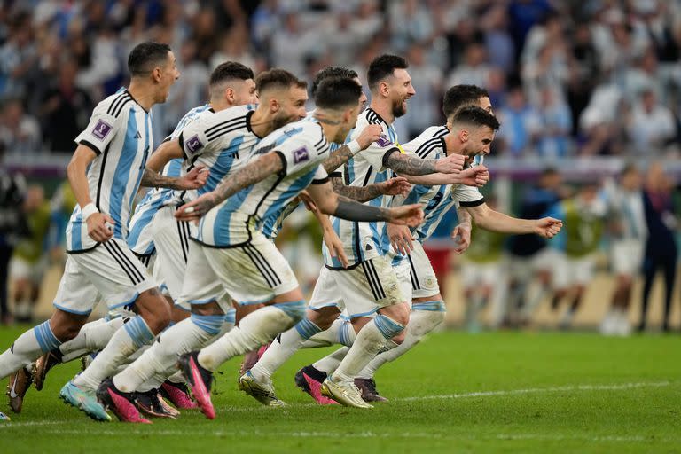 Ahora sí: Lautaro ya anotó el último penal y Argentina empieza la celebración por el pase a las semifinales