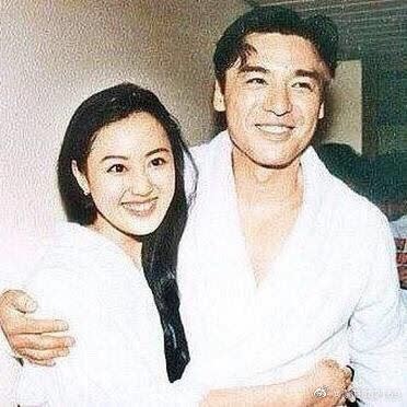 章小蕙因揮霍無度造成阿B破產，兩人於1999年離婚。（圖／翻攝自微博）