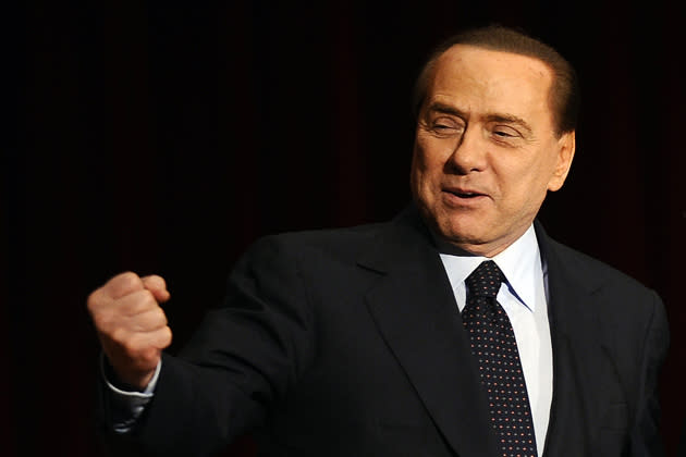 In zahlreichen Gerichtsverfahren gegen ihn kam Berlusconi immer wieder glimpflich davon. Vor einem Jahr wurde ein Bestechungsprozess gegen den Cavaliere wegen Verjährung eingestellt. Berlusconi wurde vorgeworfen, seinem Ex-Anwalt David Mills 600.000 Dollar für eine Falschaussage vor Gericht gezahlt zu haben. (Bild: AFP)