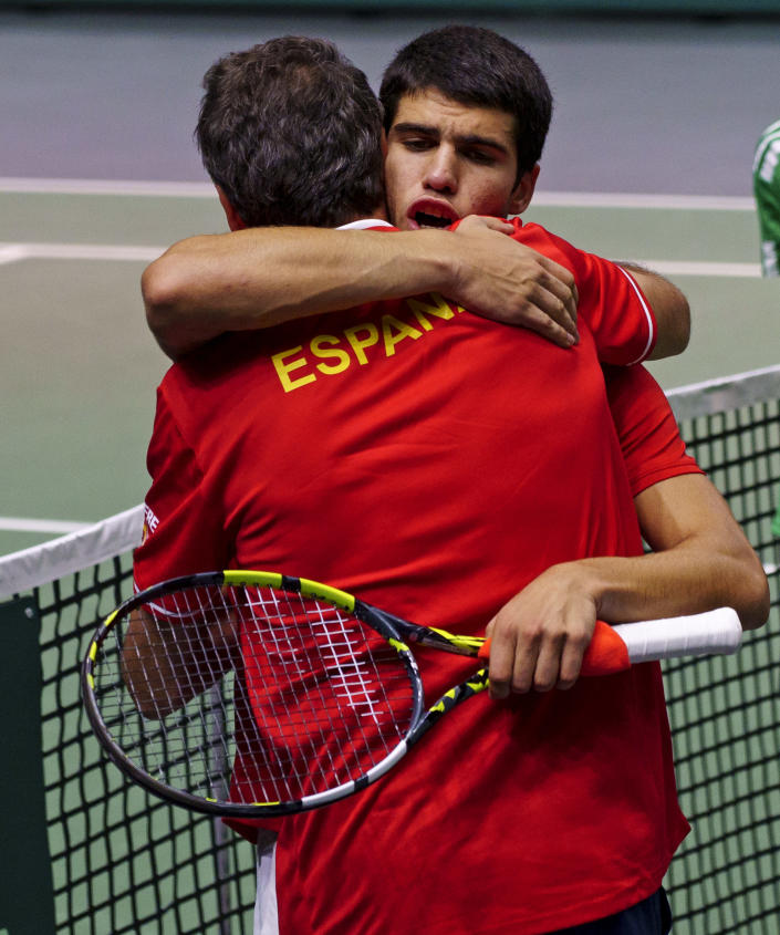 Spain's Carlos Alcaraz is congratulated by Spanish team coach Sergi Bruguera at the end of his match against Korea's Soonwoo Kwon, during the group B Davis Cup qualifier between Spain and Korea in Valencia, eastern Spain, Sunday, Sept. 18, 2022. (AP Photo/Alberto Saiz)