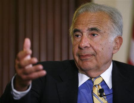 Investor Carl Icahn speaks at the Wall Street Journal Deals & Deal Makers conference at the New York Stock Exchange in this June 27, 2007 file photograph. REUTERS/Chip East/Files