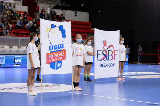 Malgré la crise et ses difficultés, le handball féminin tire son épingle du jeu.