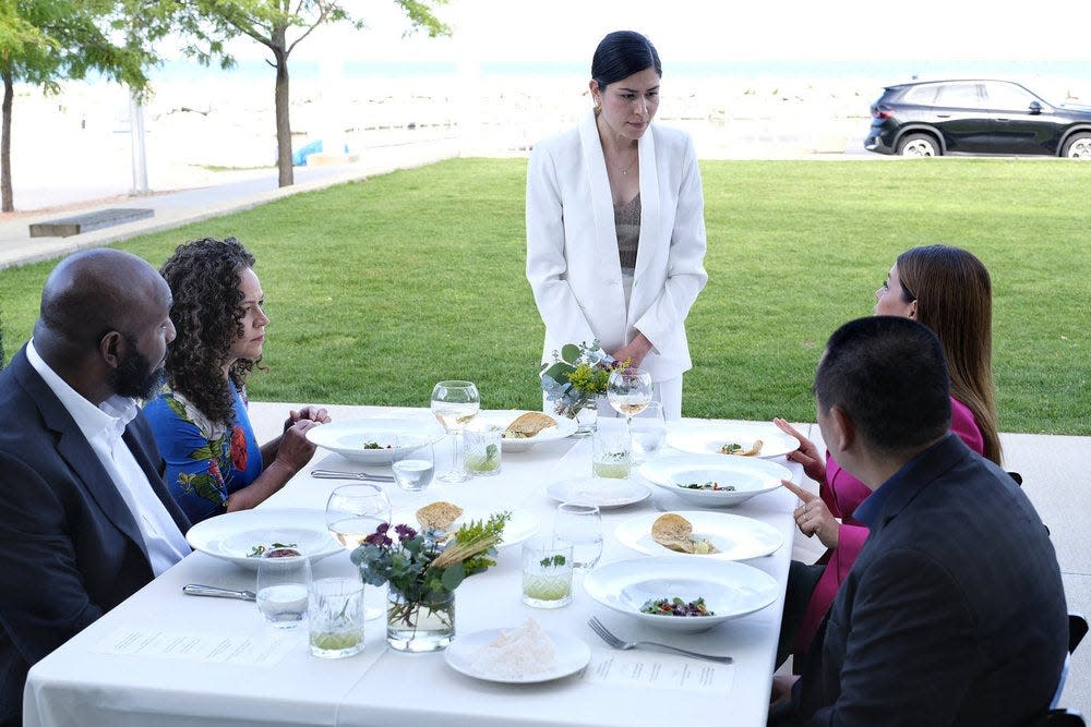 Dos by Deul floor manager Laura (center) welcomes judges Erick Williams (clockwise from bottom left), Stephanie Izard, Gail Simmons and Itaru Nagano to her Asian-Mexican fusion restaurant during the Restaurant Wars episode of "Top Chef: Wisconsin."