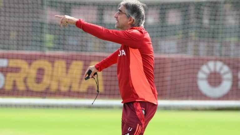 Ivan Juric during training: “When we start feeling tired, we keep going, we overcome it.”