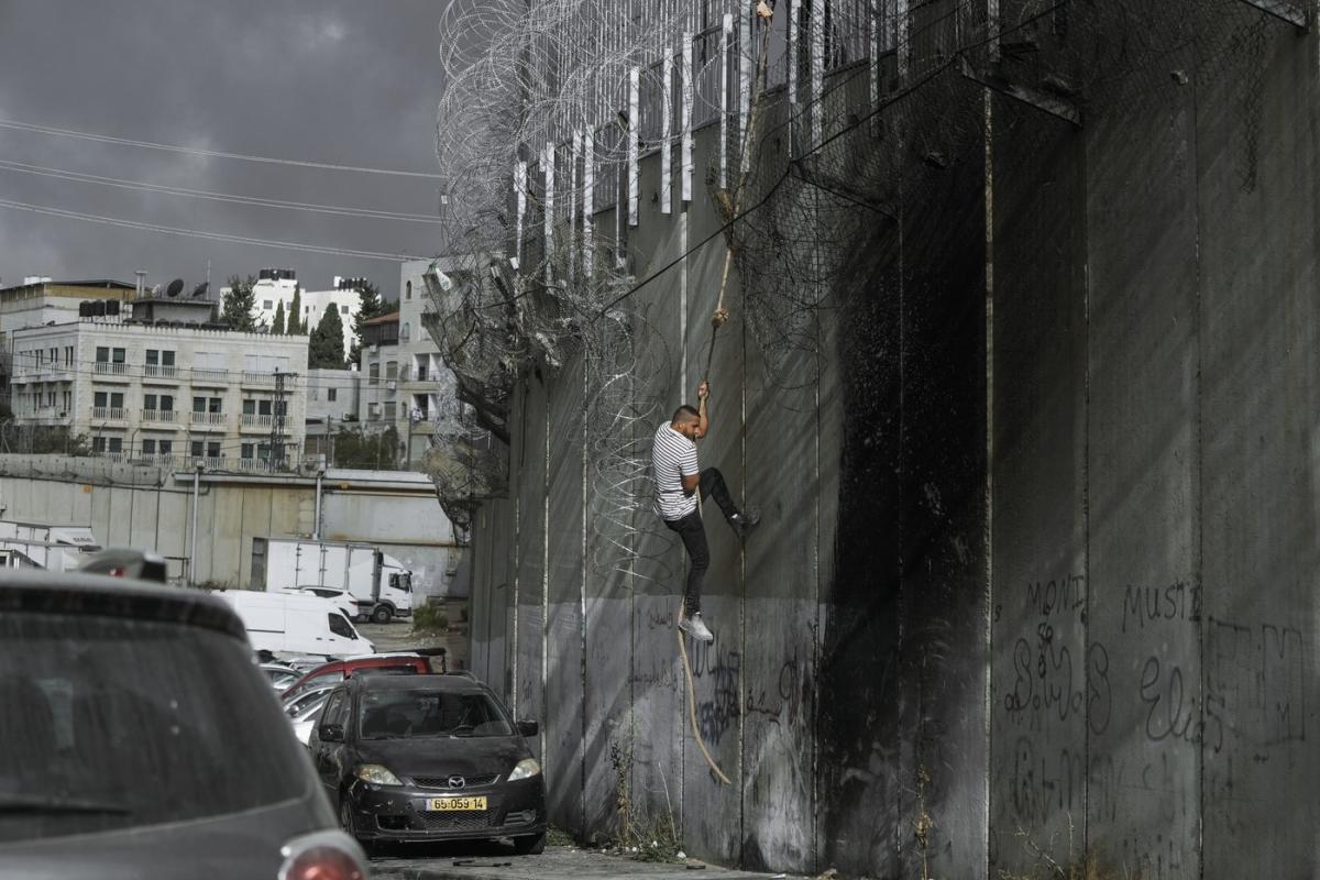 Palestinians in West Bank risk crossing Israel’s separation barrier to flee failing economy