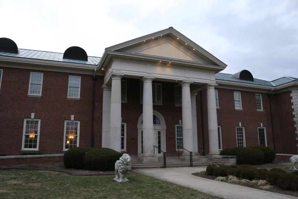 An unmarked fraternity house on the UK campus was formerly occupied by Sigma Alpha Epsilon. The chapter’s registered student organization status was revoked due to student conduct abuses, including misuse of alcohol, harm and threat of harm and failure to comply with COVID-19 policies, among other charges. (Mariah Kendell/Kentucky Lantern)