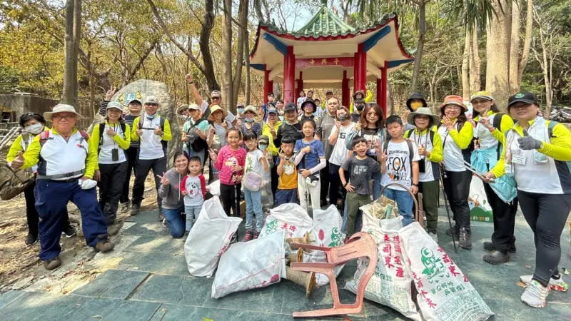 ▲動物園偕國家自然公園管理處為壽山的永續發展展開淨山行動。（圖／高市府觀光局提供）